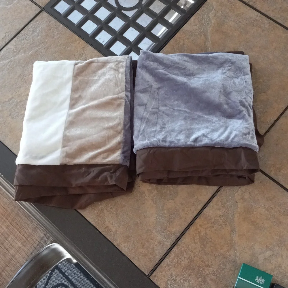 Queen Velvet Comforter Set in Neutral Tones